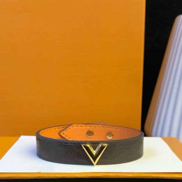 V's Four-leaf Clover Presbyopic Leather Couple Simple Bracelet
