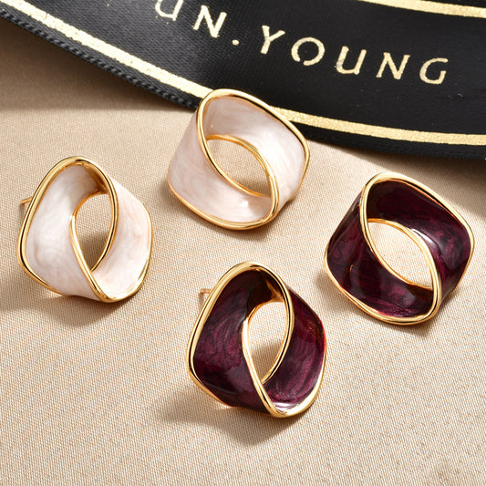 Women's Retro Simple Fashion Temperament Wild Elegant Light Luxury High-grade Personalized Stud Earrings