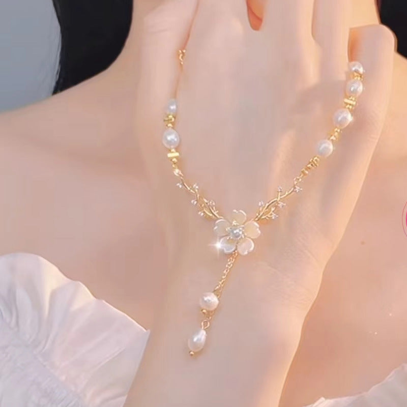Women's Light Luxury Imitation Natural Freshwater Pearl Grace Clavicle Chain Fairy Necklaces