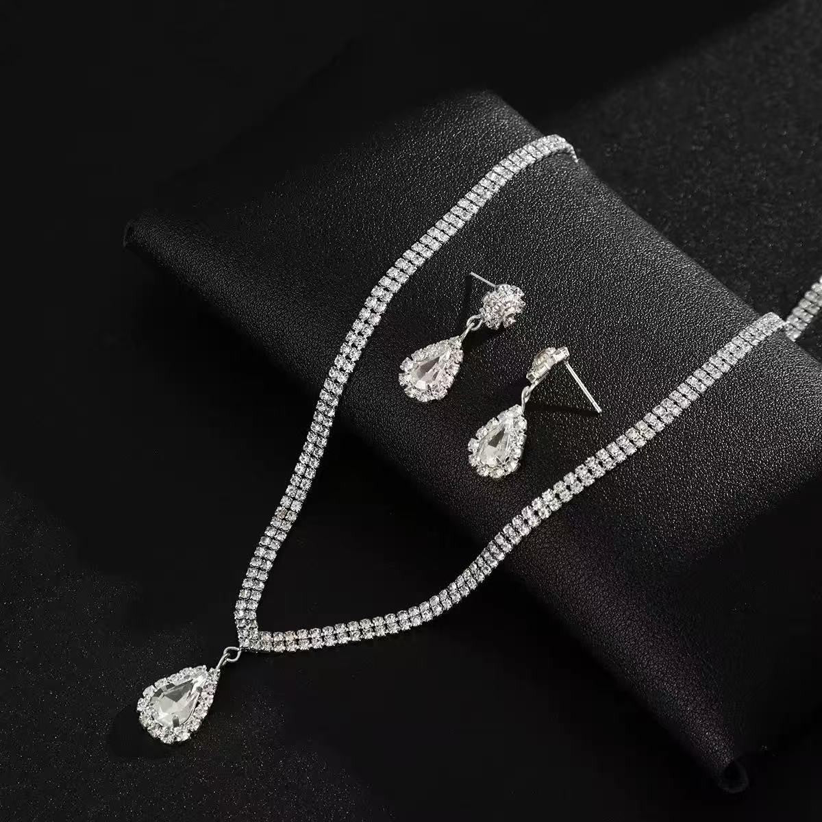 Fashion Claw Chain Zircon Elegant Design High Sense Necklace