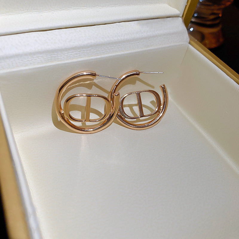 Women's Needle Round Curved Geometric Ear Retro Personalized Temperamental Light Luxury Earrings