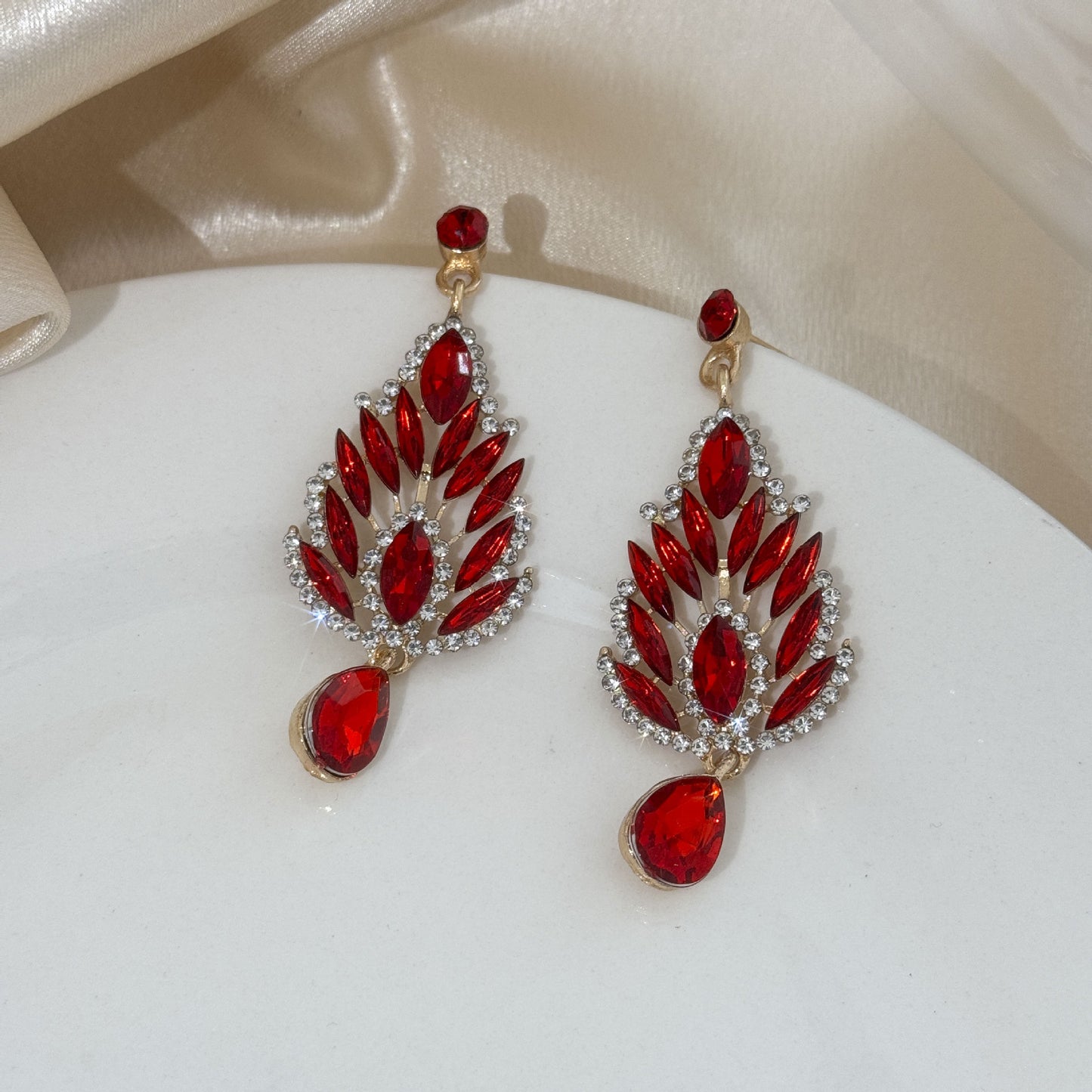 Chinese Red Elegant Retro Cheongsam Match White Earrings