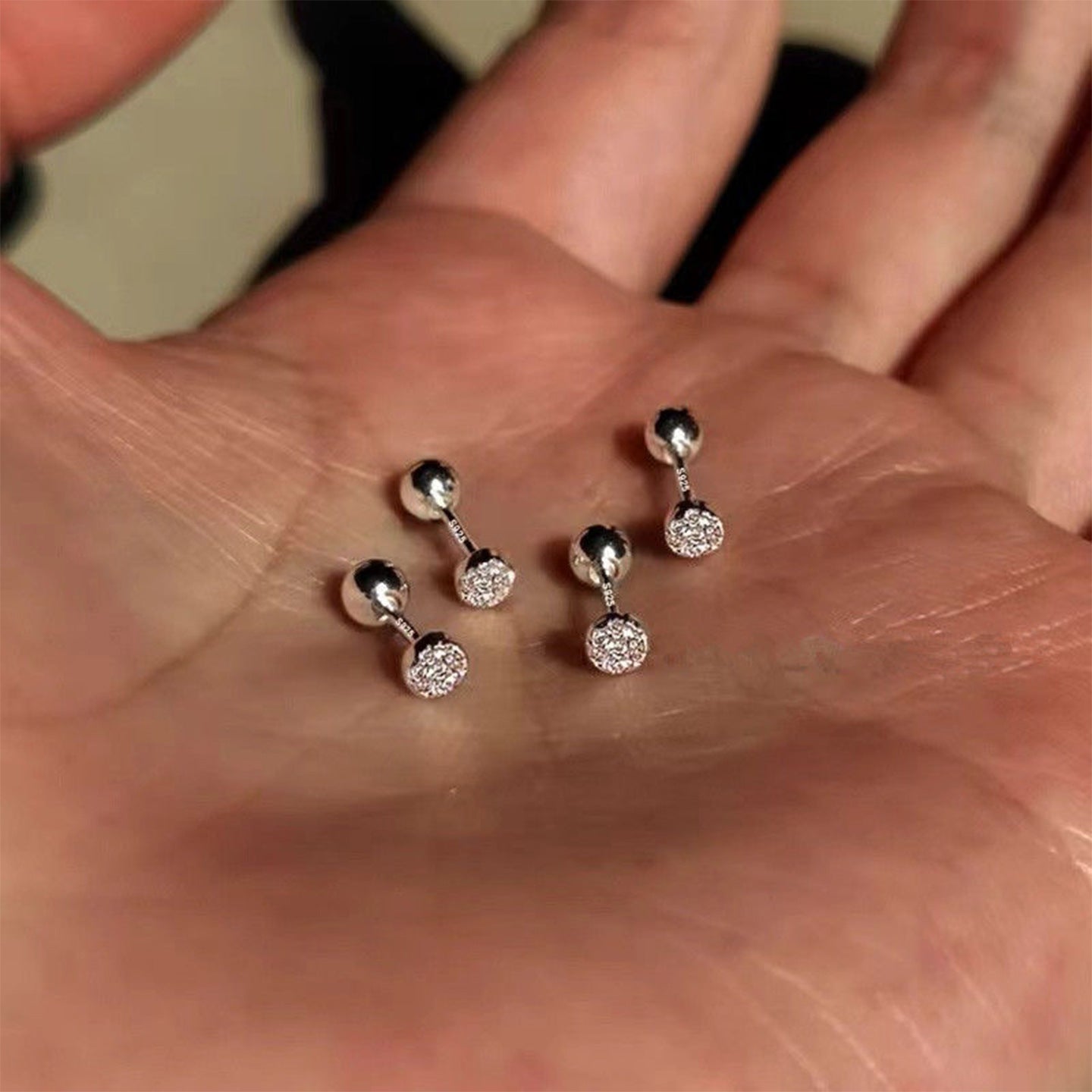 Flash Round Ear Bone Screw Tightening Buckle Design Stud Earrings