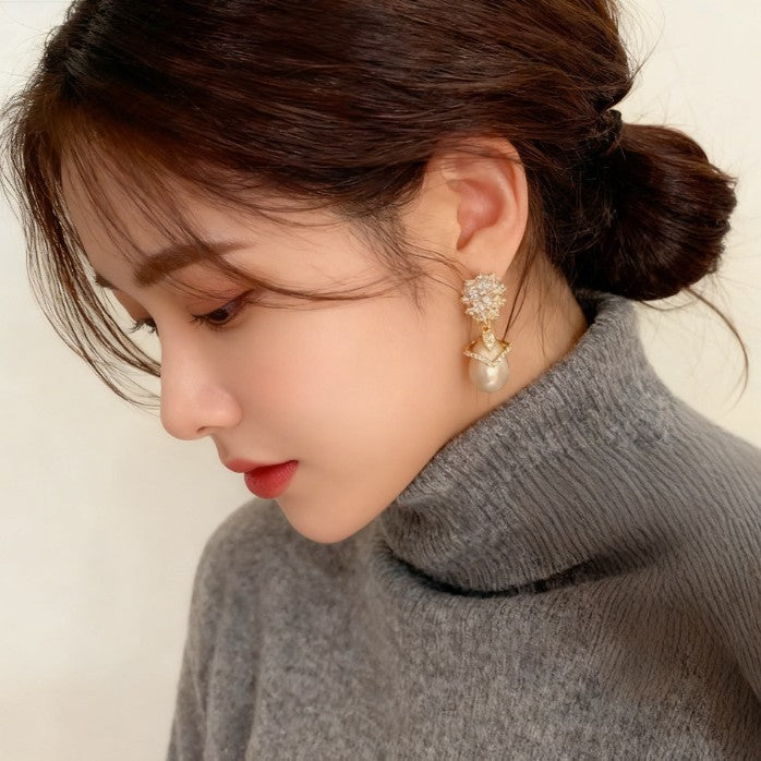 Women's Like Woman Style Electroplated Copper Studded With Zircon High-grade Imitation Stud Earrings