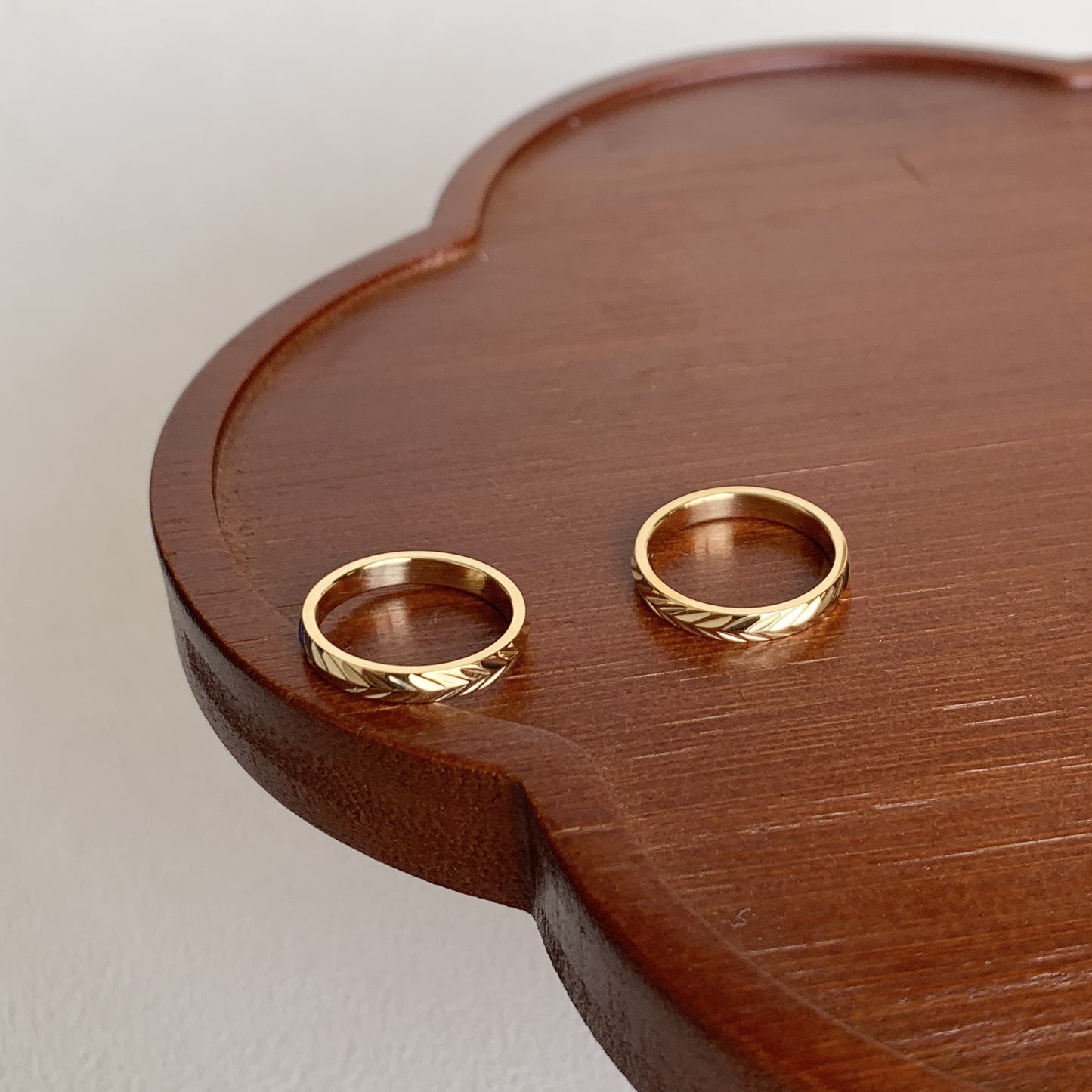 Lin High-grade Female Geometric Texture Wheat Design Light Ring