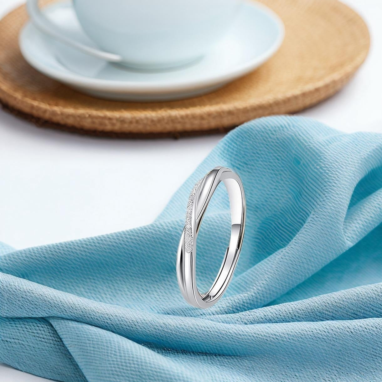 Women's & Men's Mobius Strip Couple Advanced Sense Gold-plated Open Adjustable Rings