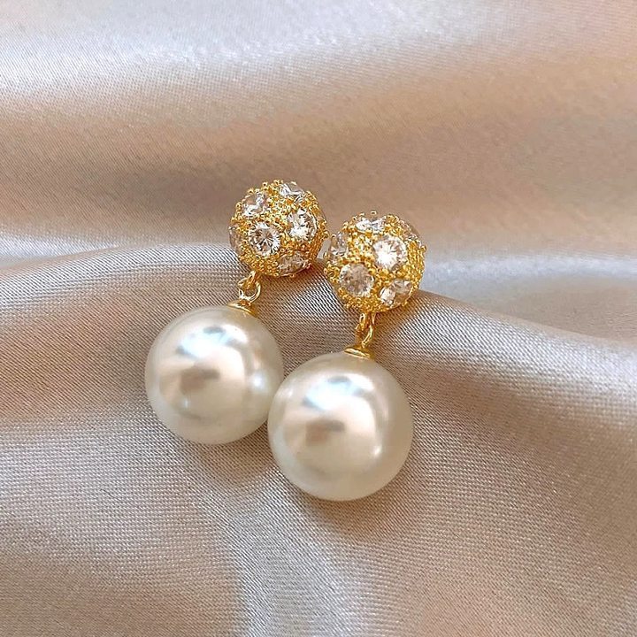 Women's Retro Affordable Luxury High-grade Ear Atmosphere Round Niche Earrings