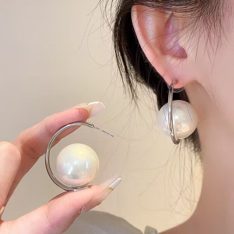 Women's French Pearl Light Luxury High-grade Temperament Earrings