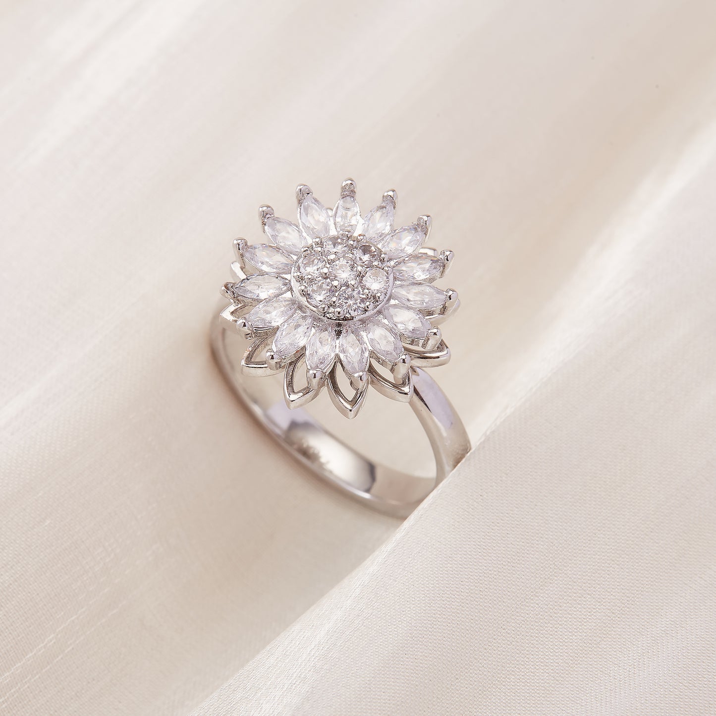 Valentine's Day Gift Flower Zircon Rotatable Ring