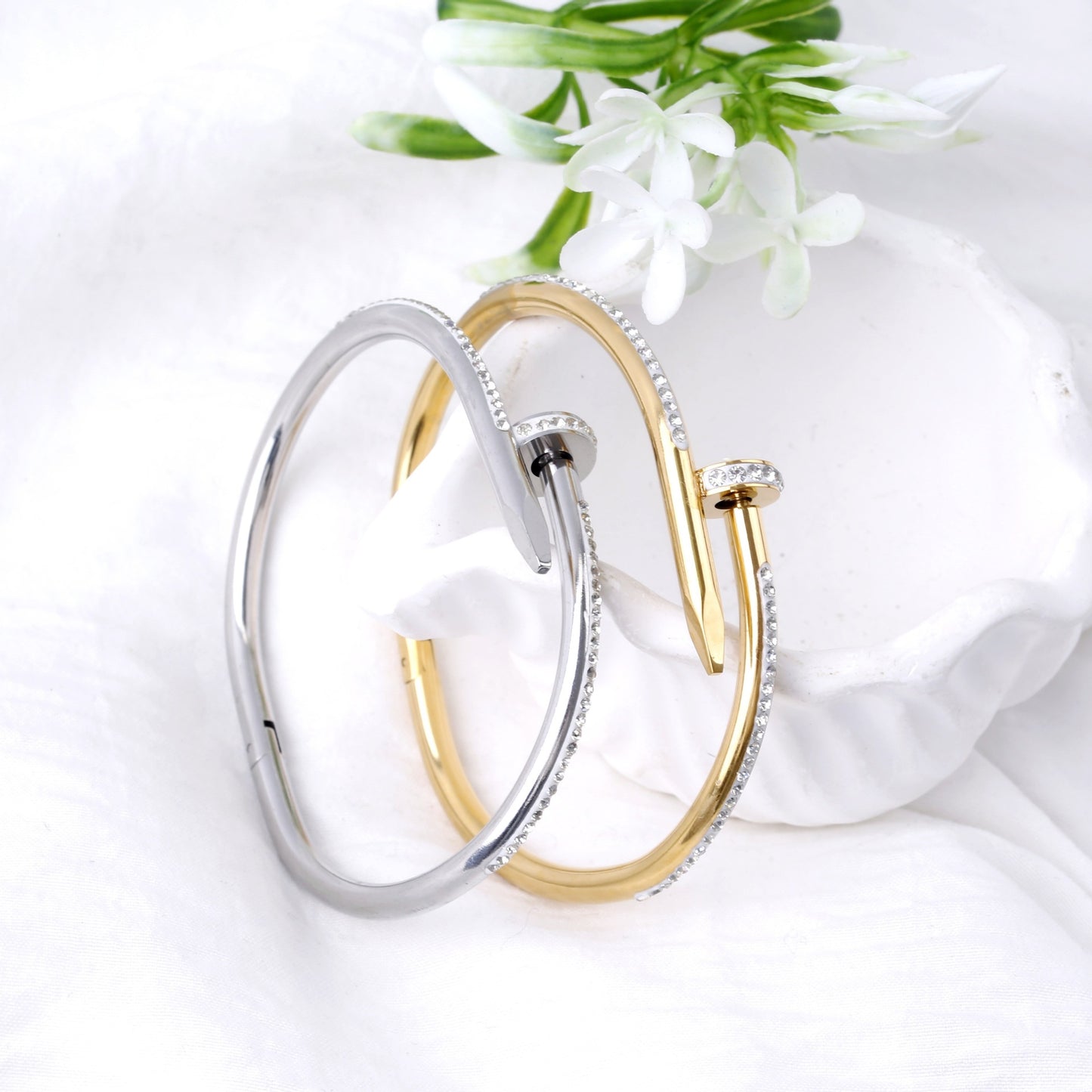 Women's Diamond Oval Button Vintage Court Style Light Luxury Bracelet