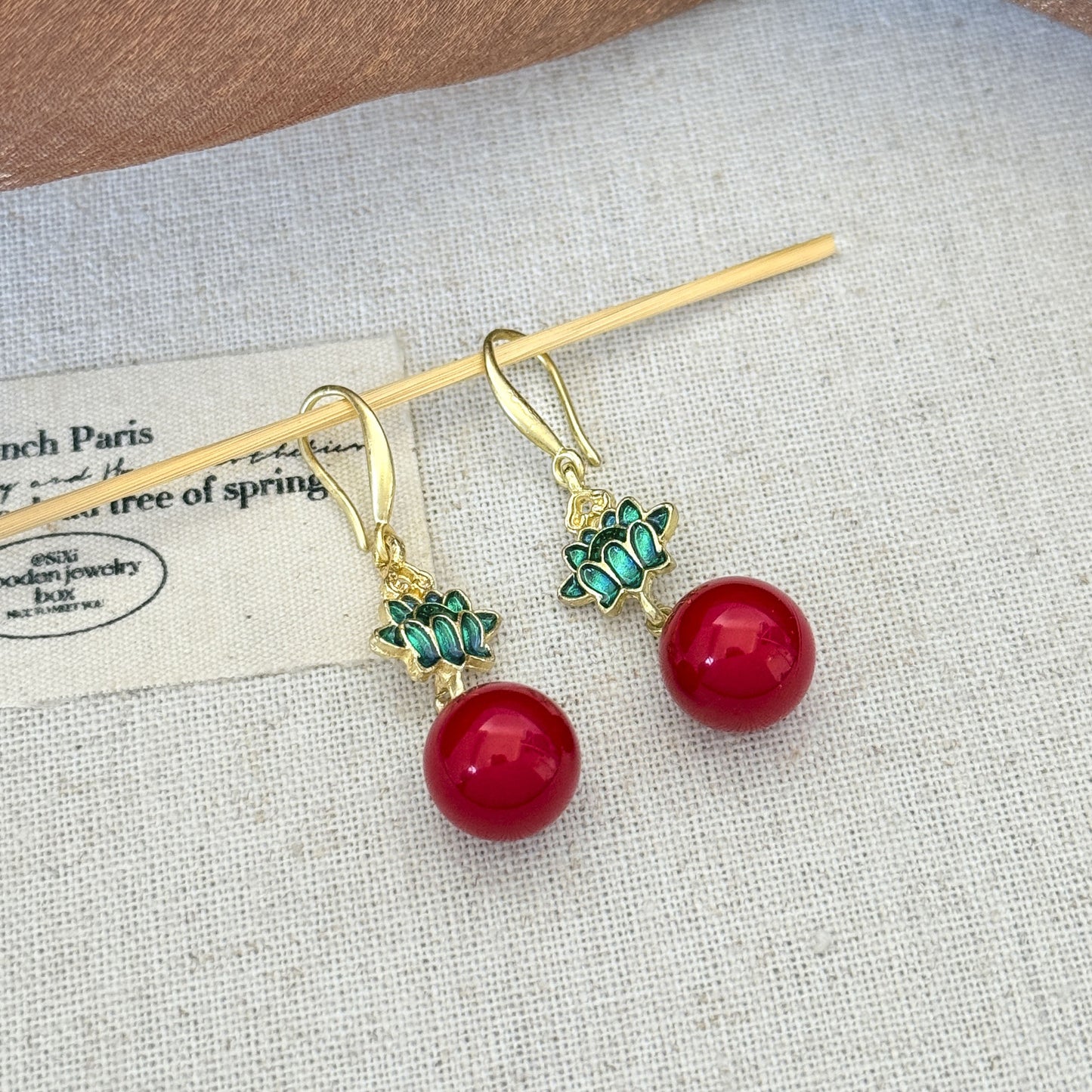 Chinese Red Elegant Retro Cheongsam Match White Earrings