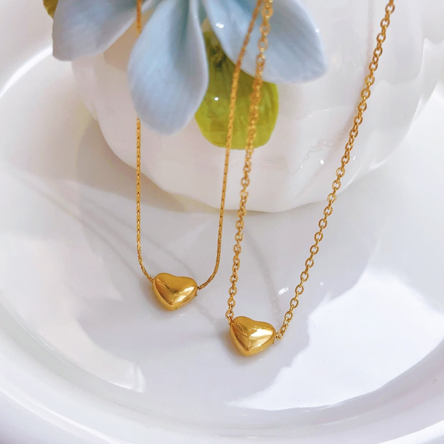 Women's Heart-shaped Gold For Temperament Design Metal Clavicle Chain Light Necklace