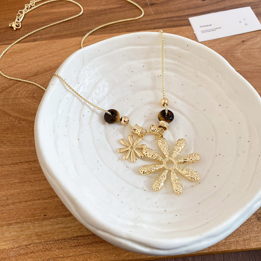 Women's Tigereye Beaded Flower Pleated Sweater Chain Retro Easy Necklace