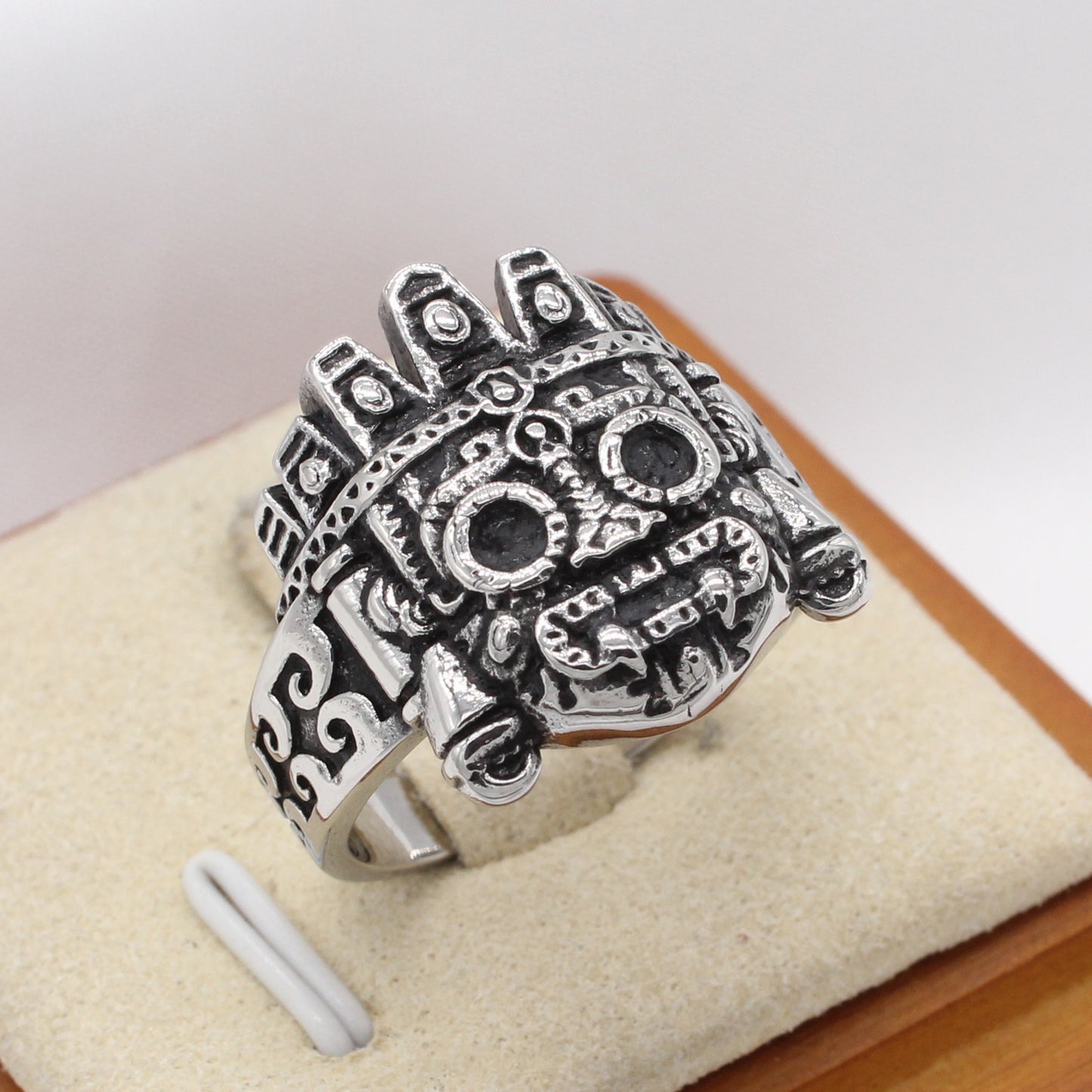 Men's Personality Retro Robot Alien Titanium Steel Ring