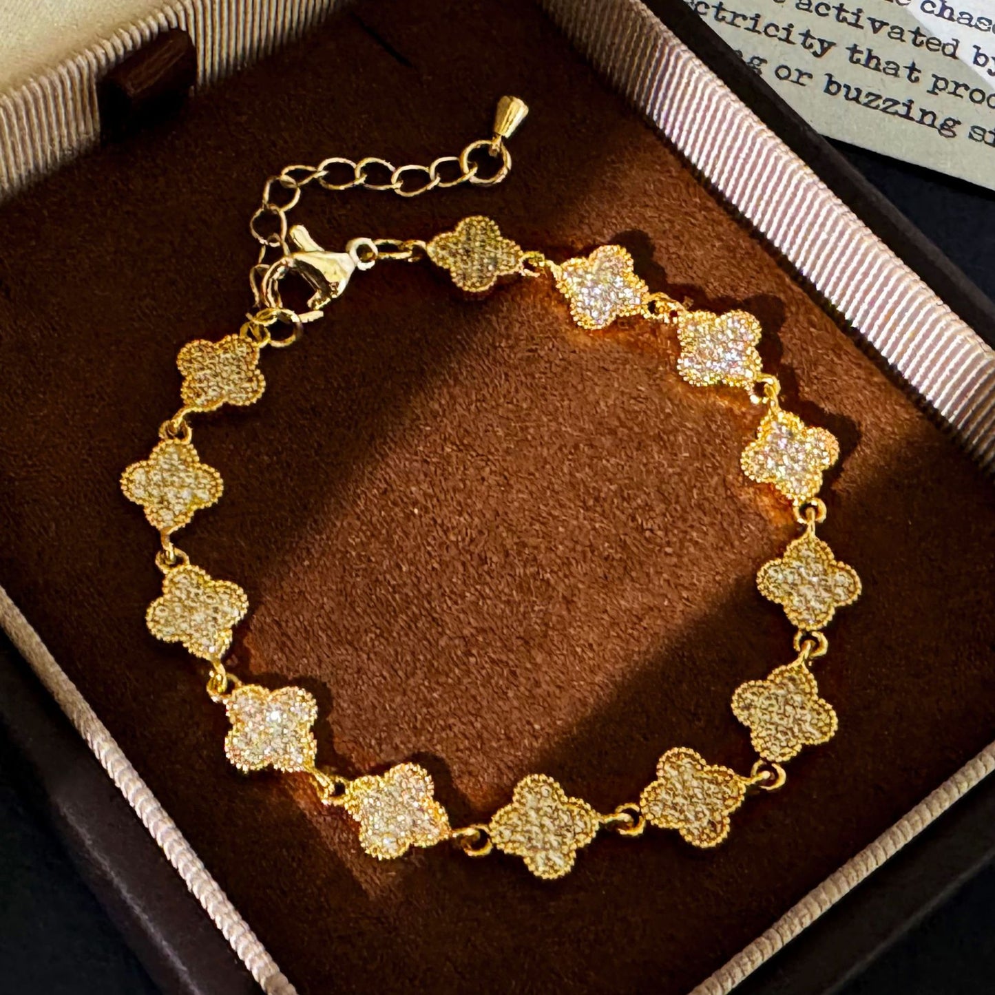Women's Inlay Fritillary Four-leaf Flower Pull-out Light Luxury High-grade Bracelets