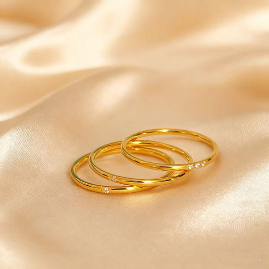 Small Diamond In The Debris Single Three Female Twin Light Rings