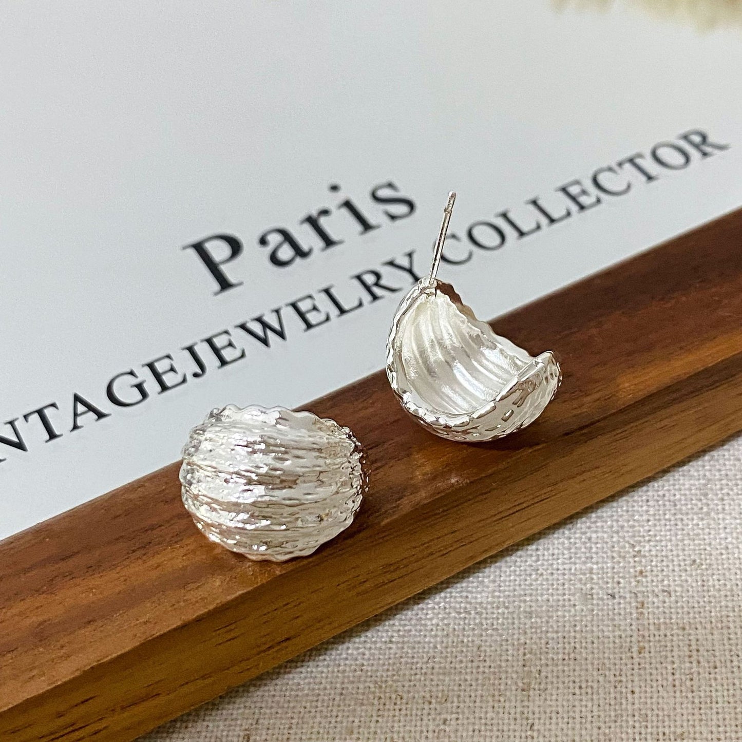 Women's Cold Wind Pleated Texture Niche Shaped High-grade Stud Earrings