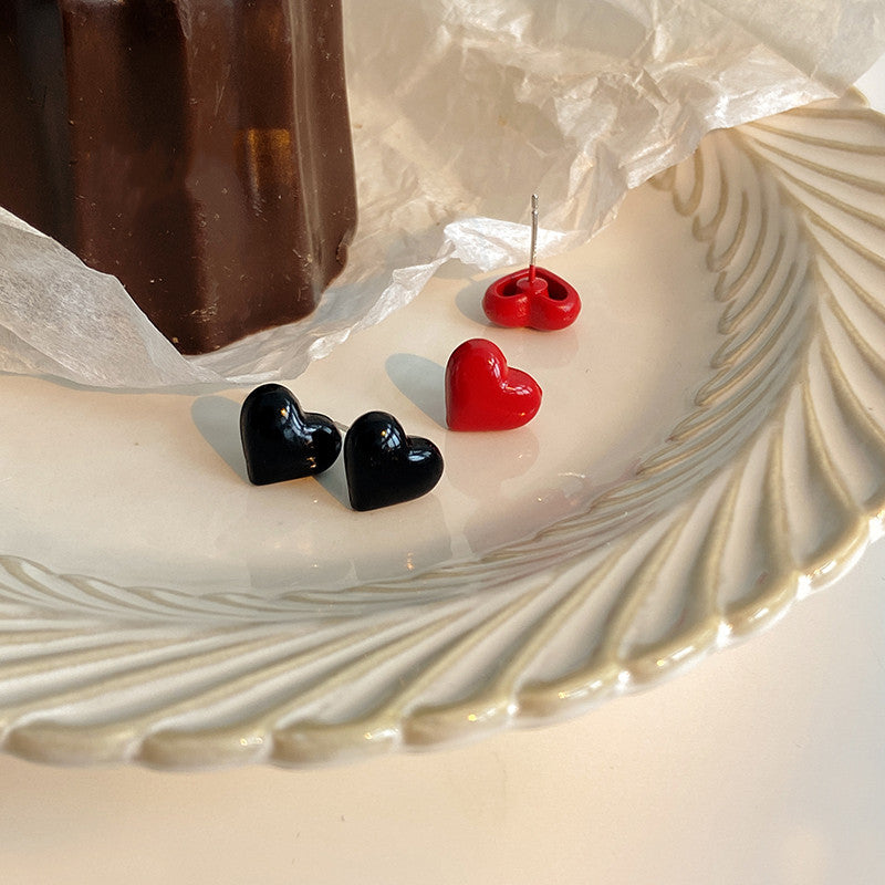 Three-dimensional Paint Small Love Heart Female Simple Compact Cold Wind Stud Earrings