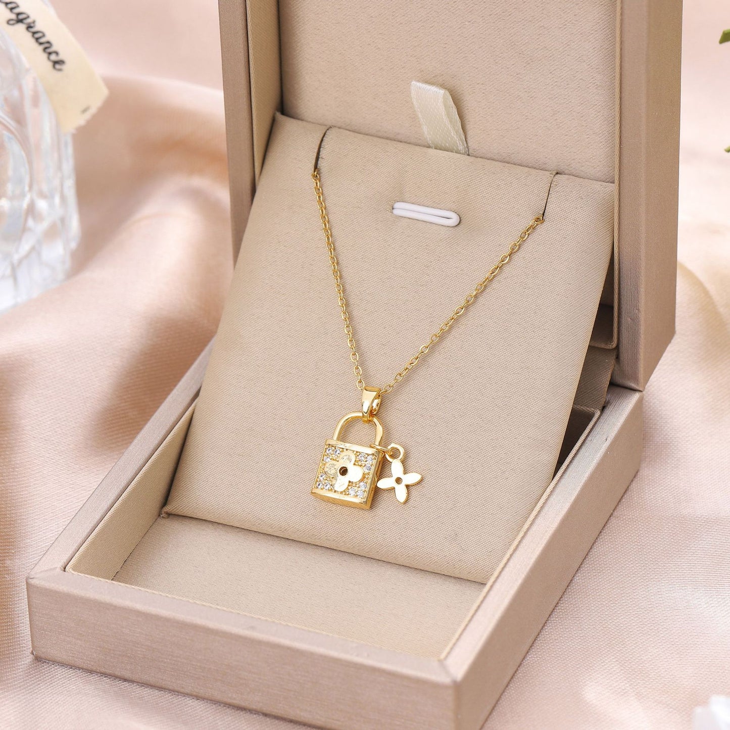 Steel Female Niche Design Love Rich Necklaces