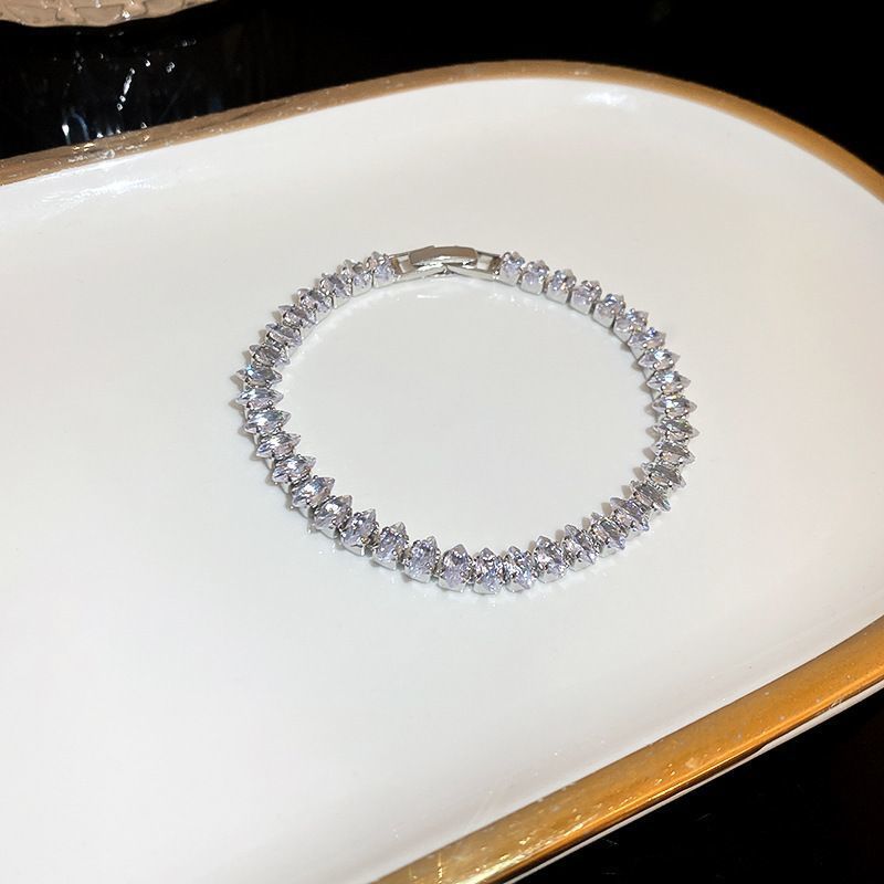 Women's Oval Leaf Small Fresh Gentle Temperament Light Luxury High Sense Bracelet