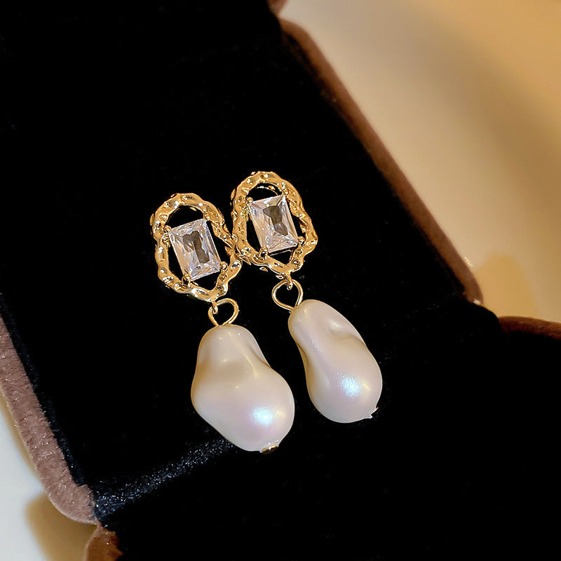 Needle Pearl Round Geometric Light Luxury Earrings