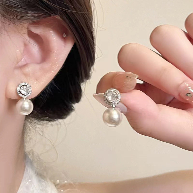 High-grade Retro Baroque Good-looking Pearl Niche Winter Earrings
