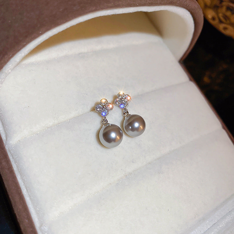 Women's Pearl Flower Fashionable High-grade French Entry Earrings