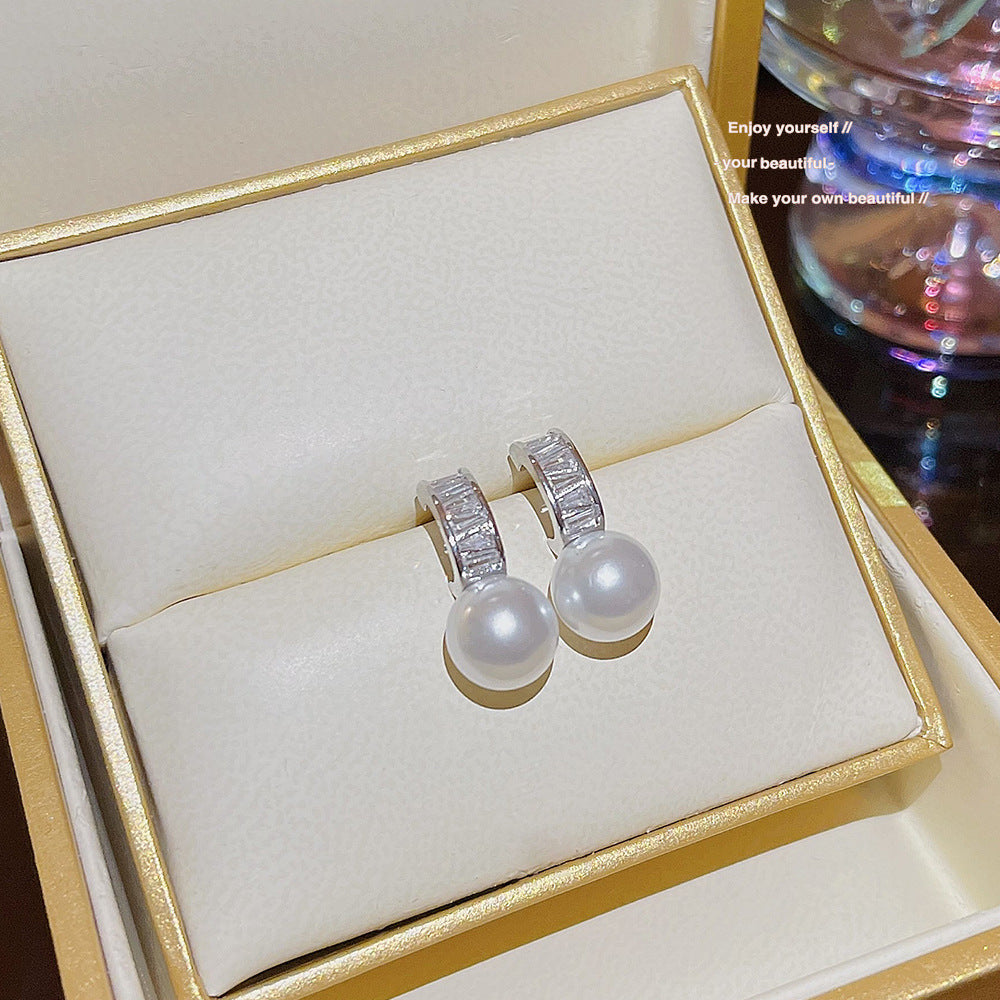 Women's Cute Compact Delicate Pearl Bow Love Earrings
