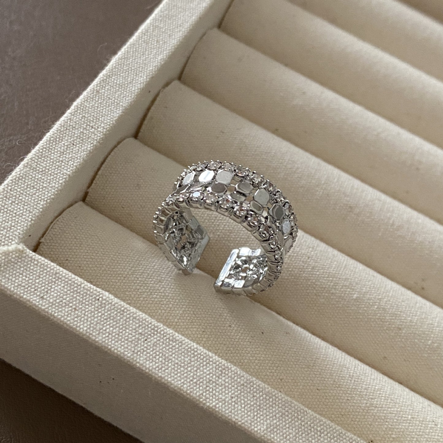 Women's Style Twin Geometric Zircon Metal Niche High-grade Versatile Shank Index Rings