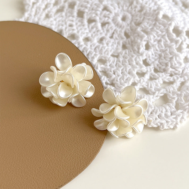 Women's Sier Needle White Flower Summer High-grade Temperament Camellia French Seaside Earrings
