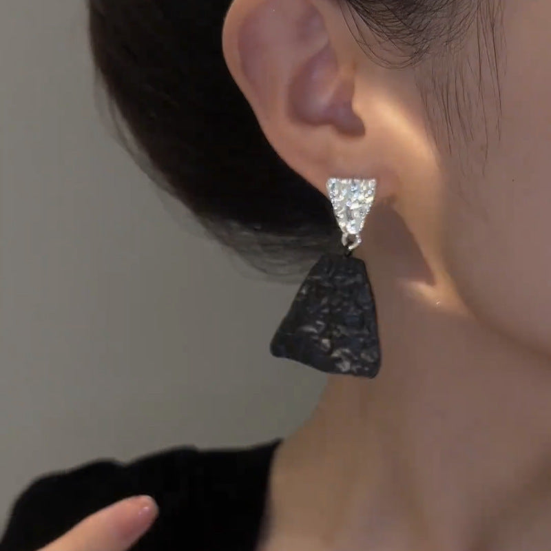 Unique Personality Geometry Black White Ear Temperament Wild Simple Advanced Earrings