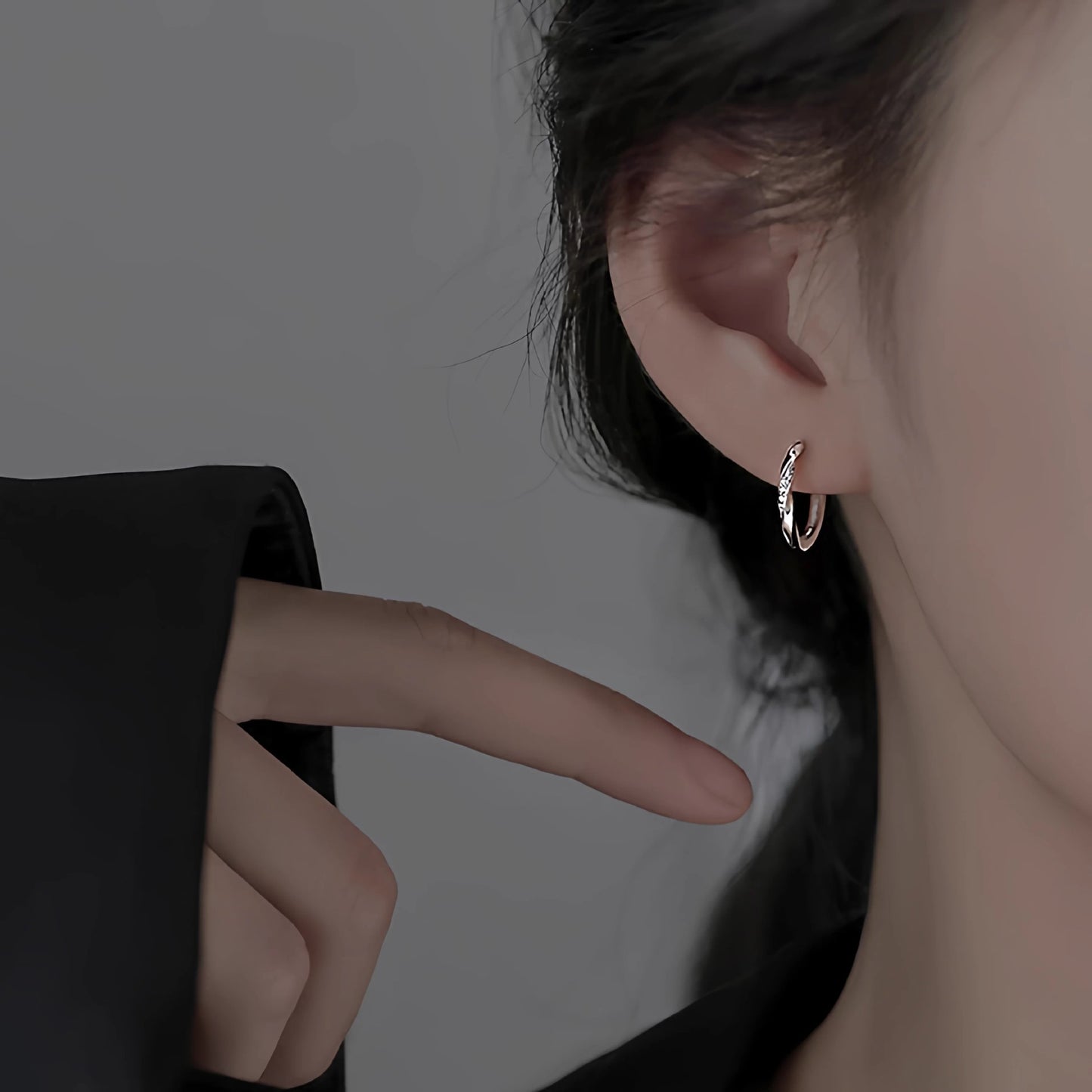 Women's Sier Needle Mobius Rhinestone Clip Fashion Personalized Minority Design Sense Ear Buckle