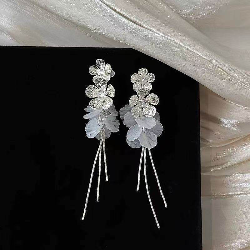 Ice Texture Sier Petal Fringe Light Luxury Gentle Stud Earrings