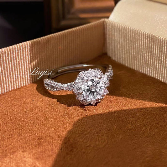 Women's Flash Full Diamond Cross Lace Shiny Light Luxury High-grade Ring