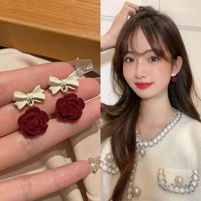 Women's Korean Style Sier Needle Elegant Pearl Love Heart Flowers Earrings