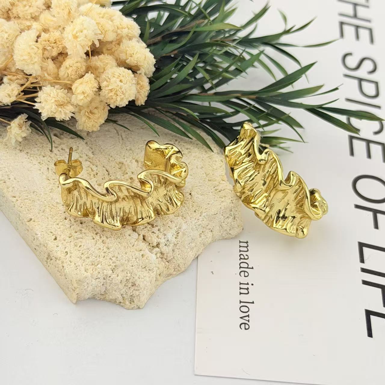 Twist Pleated Design Shaped Fashion Commuter Style Simple Versatile Elegant Earrings