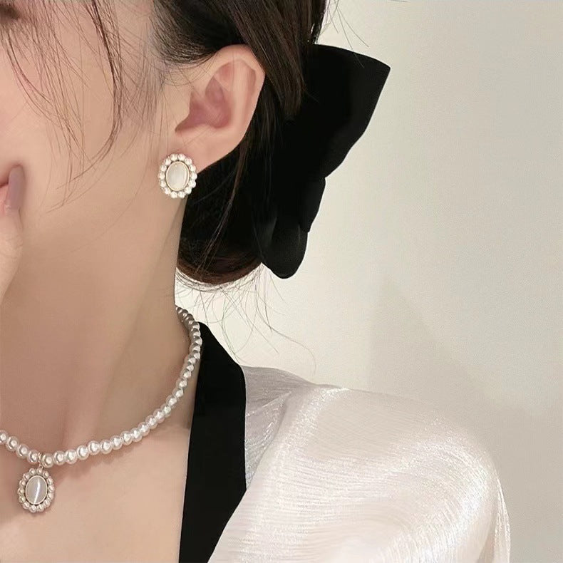 High-grade Retro Baroque Good-looking Pearl Niche Winter Earrings
