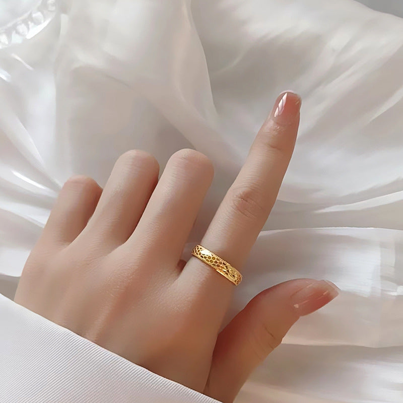Fashion Classic Small Sequined Honeycomb Niche Sparkling Rings