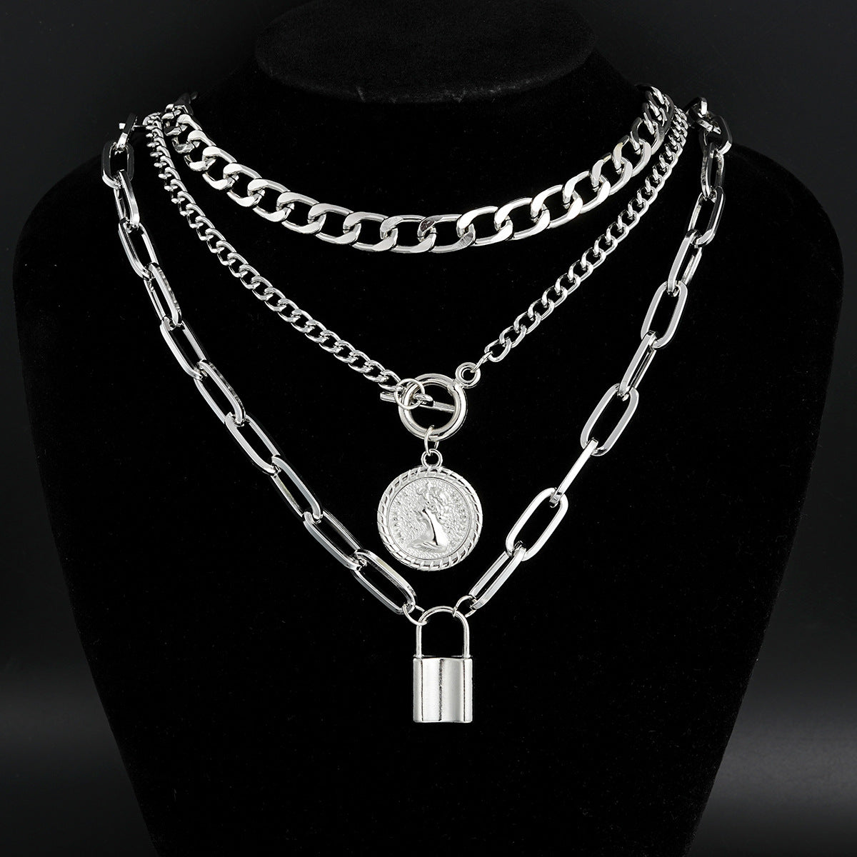 Women's Light Luxury Temperament Embossed Round Suits Necklaces