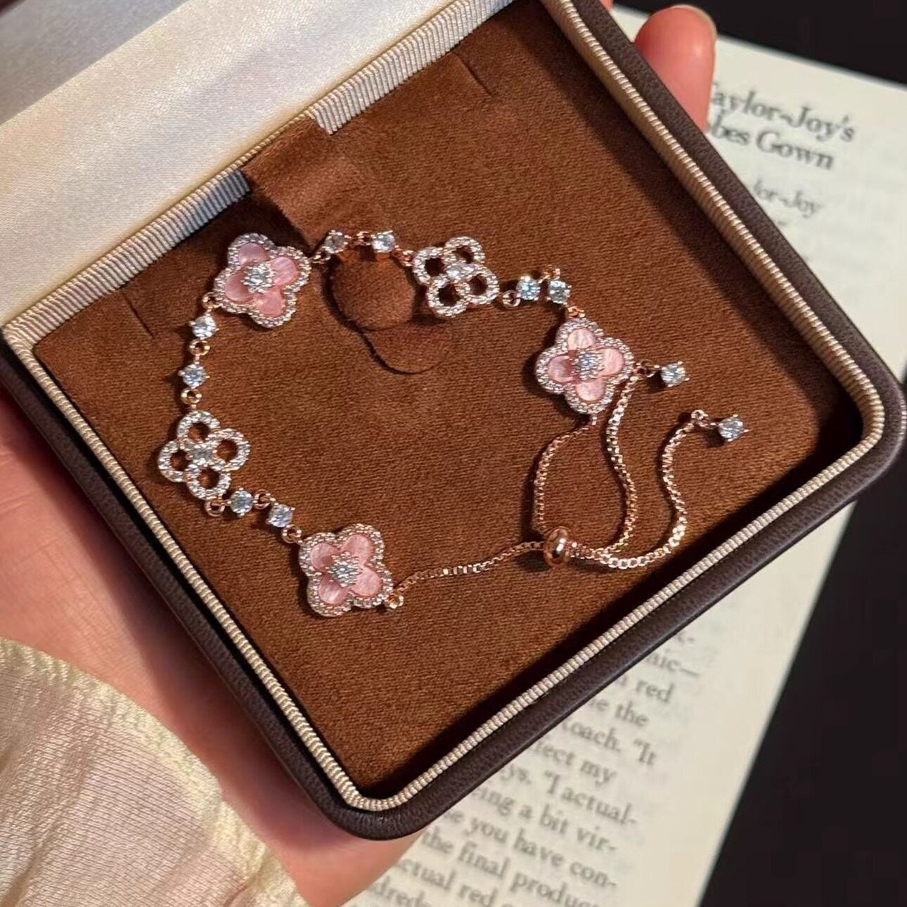 Imitation Pink Shell Four-leaf Flower Ear Drawable Graceful Fashionable Clavicle Bracelet