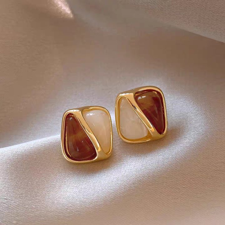 Charming Women's Bow Pearl Light Luxury Earrings