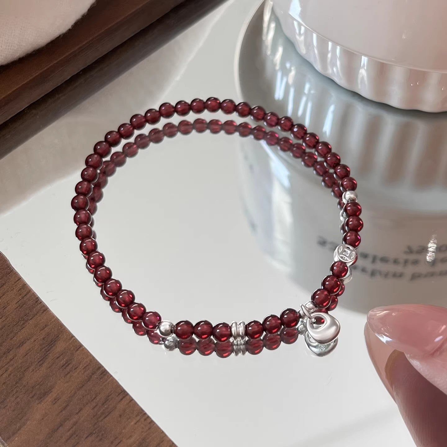 Women's Garnet Beaded Simple Niche Temperament Entry Lux Everyday Bracelet