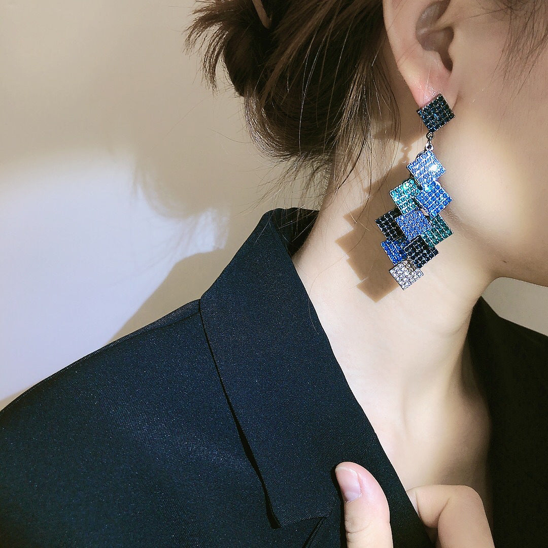 Color Real Gold Rhinestone High Profile Fashion Goddess Personalized Catwalk Stud Earrings
