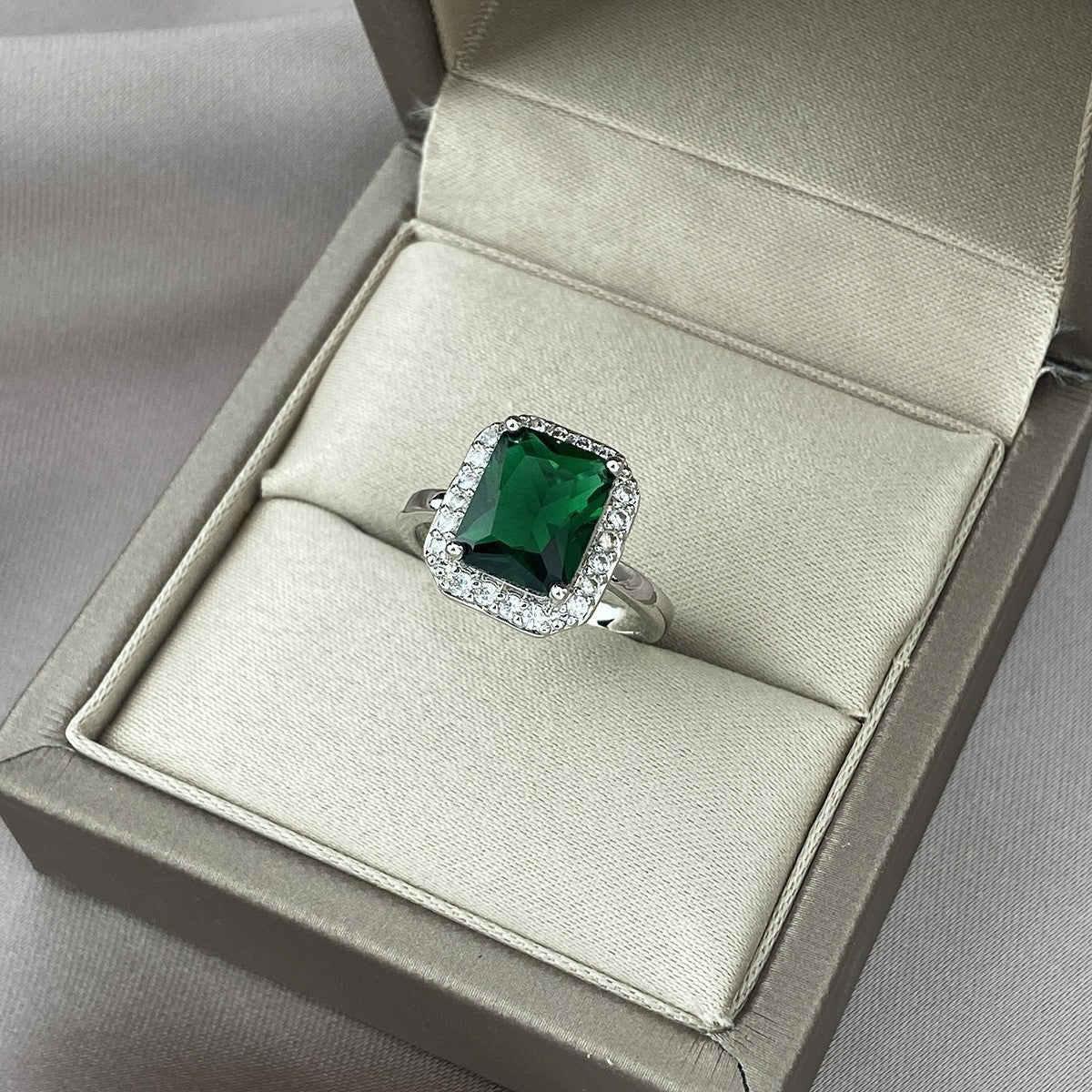 Women's & Men's Luxury High-grade Emerald Open Imitation Moissanite Stylish Rings