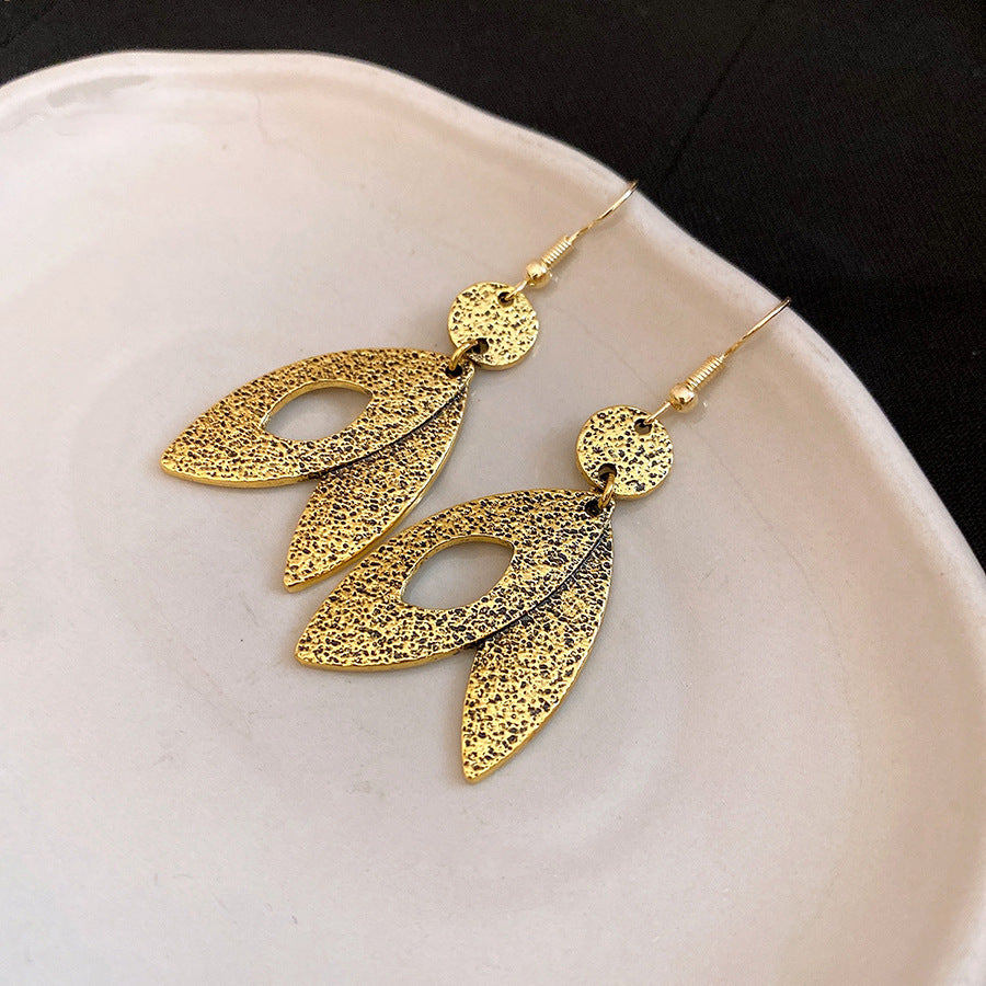 Women's Needle Round Curved Geometric Ear Retro Personalized Temperamental Light Luxury Earrings