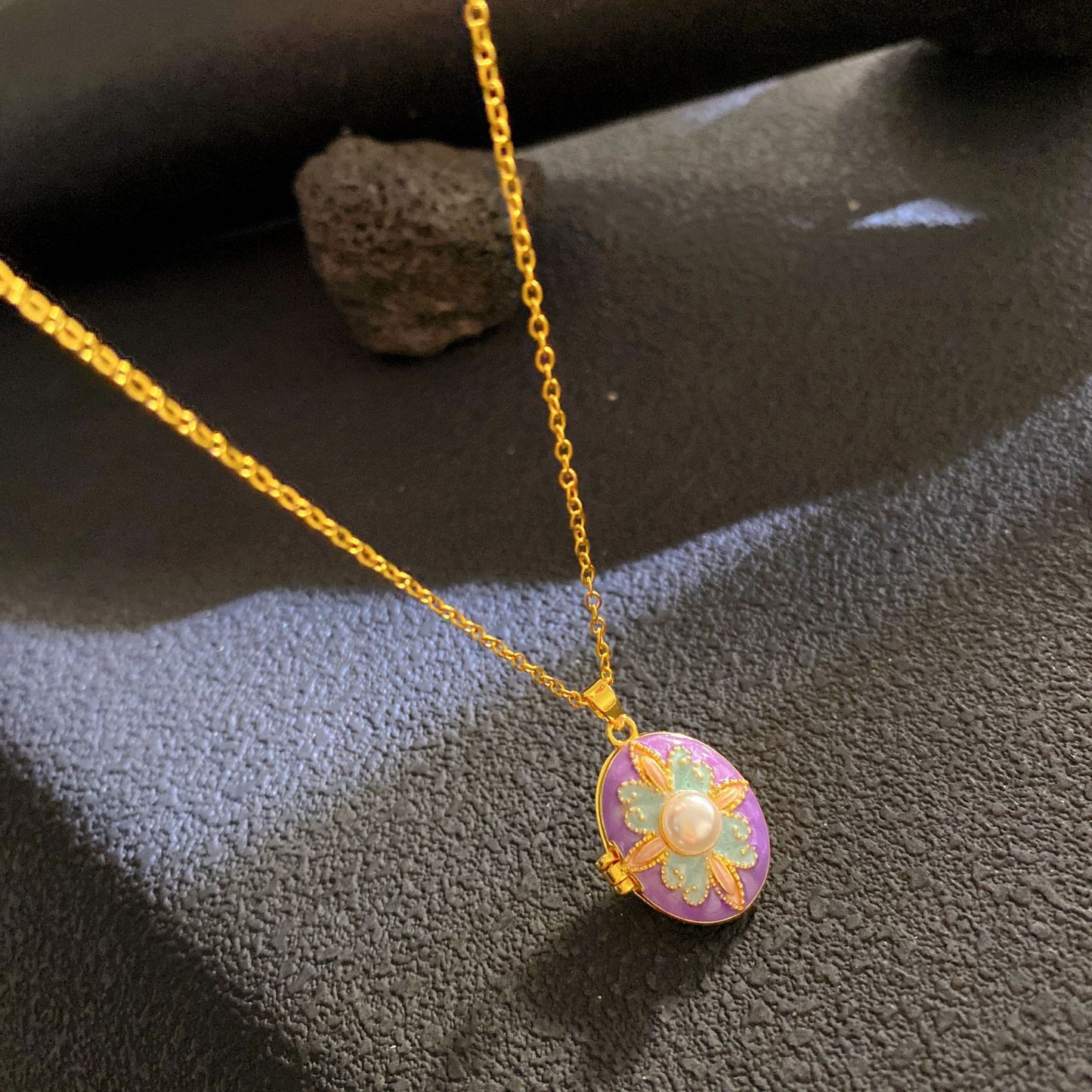 Women's Drip Glazed Box Fashion Shell Pearls Light Luxury Clavicle Pendants