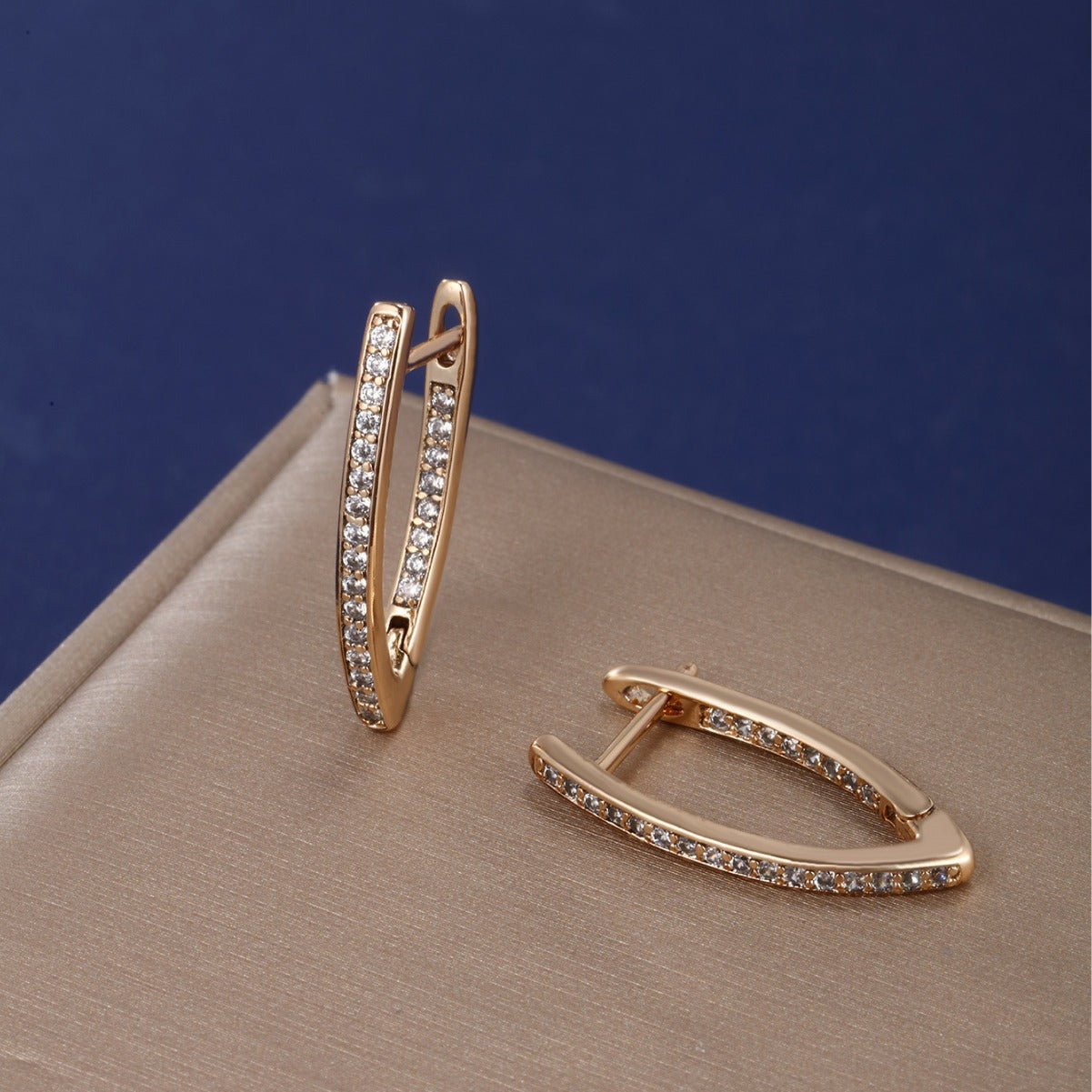 Fashion Champagne Gold Irregular V-shaped White Diamond Clip Exquisite Ear Buckle