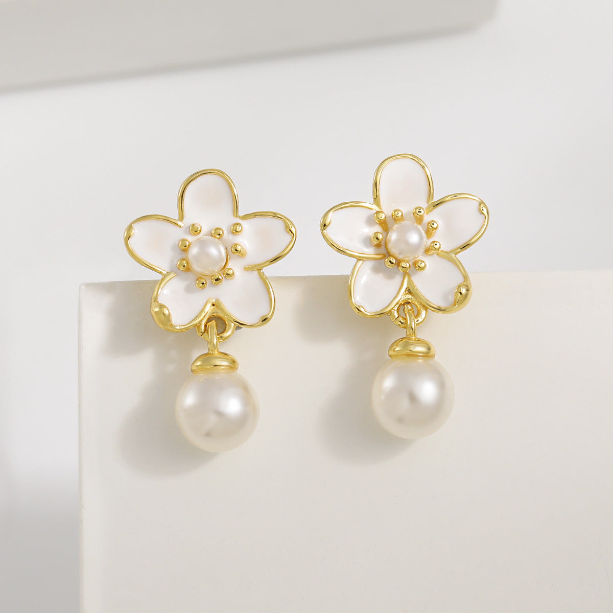Floras Pearl Exclusive Guardian Flower God Light Luxury Minority Design Earrings