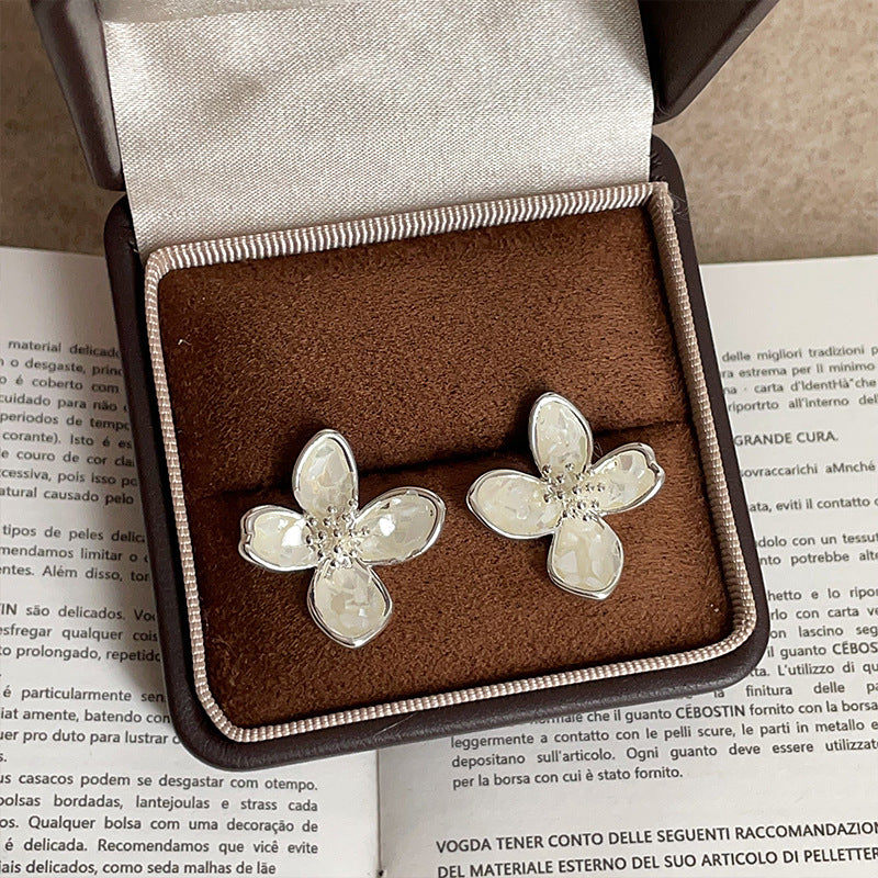 Women's Style High-grade Broken Shell Flower For Retro Gentle Fashion Trendy Earrings