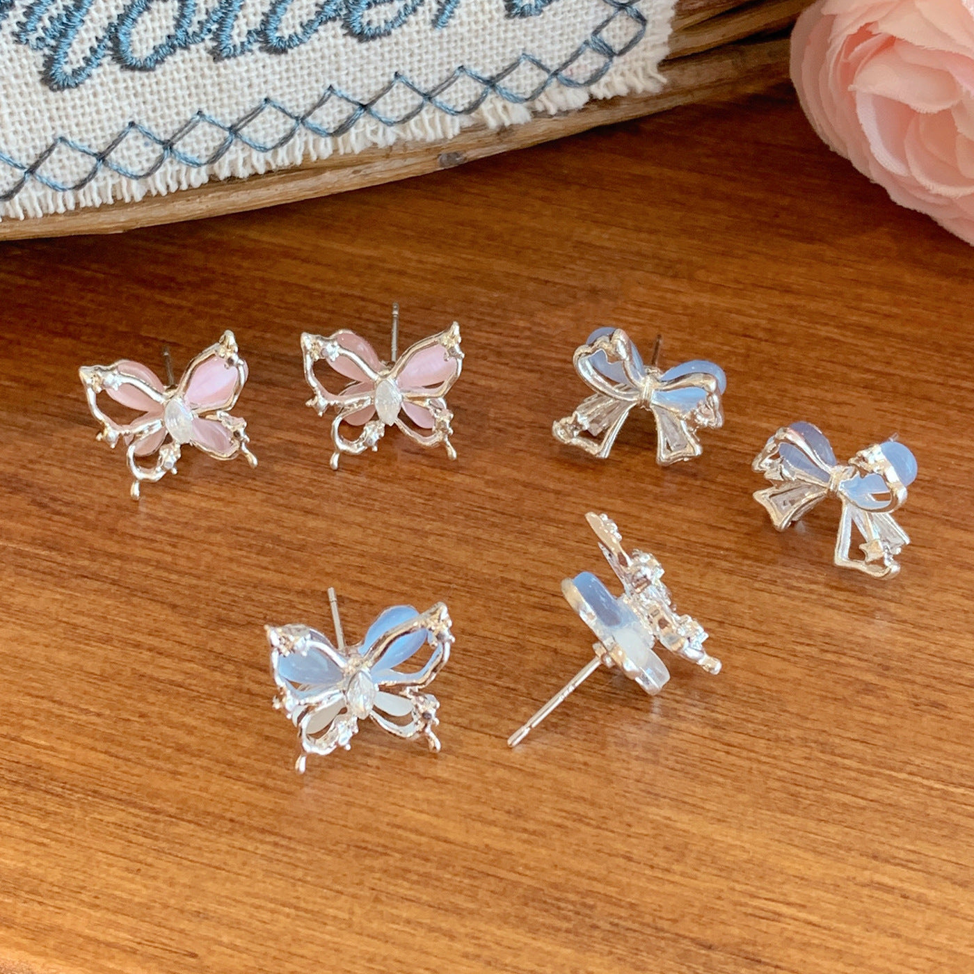 Women's Double Layer Butterfly Style Light Luxury Three-dimensional Stud Earrings